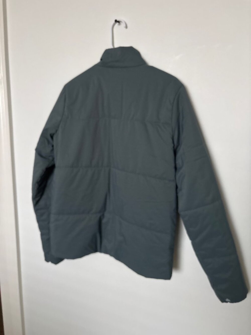 Vuori Mens Dusty Blue Lightweight Puffer Jacket, worn once - Picture 6 of 6